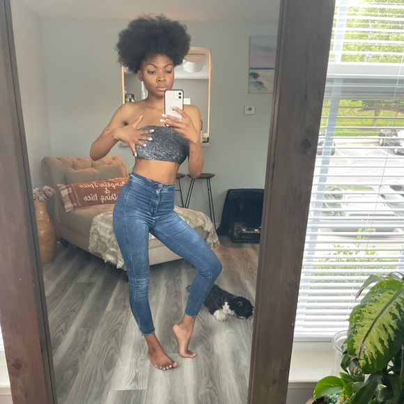 Silver Glitter Sleeveless Halter Croptop - Picture 6 of 10